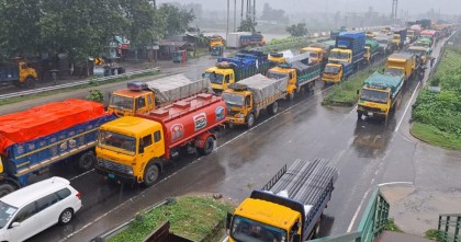 সিরাজগঞ্জ বঙ্গবন্ধু সেতু মহাসড়কে ২৫ কিলোমিটার যানজট