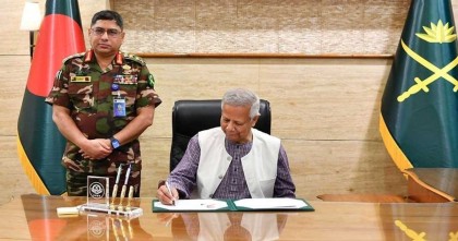 দেশের ক্রান্তিলগ্নে সেনাবাহিনী মানুষের পাশে এসে দাঁড়িয়েছে: প্রধান উপদেষ্টা