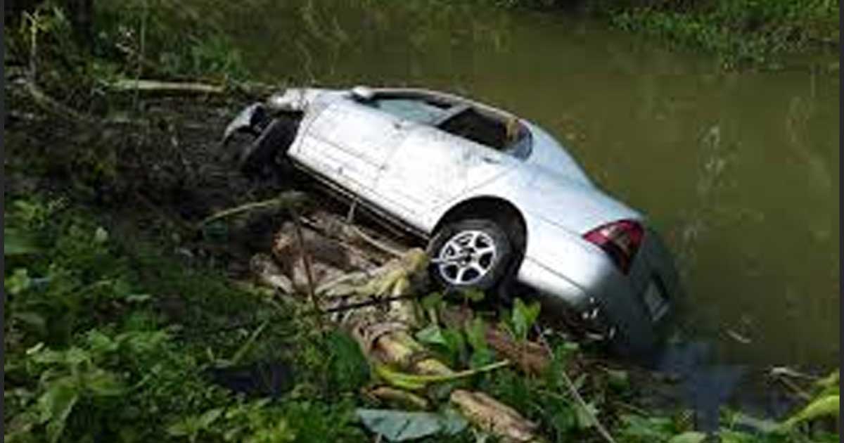 পিরোজপুরে নিয়ন্ত্রণ হারিয়ে প্রাইভেটকার খালে পড়ে নিহত ৮