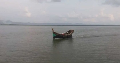 মিয়ানমার থেকে বাংলাদেশি মাছ ধরার ট্রলারে গুলি, ১ জেলে নিহত