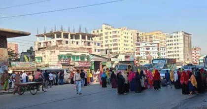 বকেয়া বেতনের দাবিতে আবারো ঢাকা-ময়মনসিংহ মহাসড়কে শ্রমিকরা