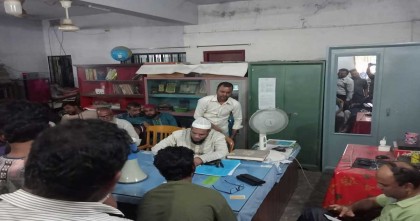ছাত্রীকে যৌন হয়রানির অভিযোগ: বিক্ষোভের মুখে অধ্যক্ষের পদত্যাগ