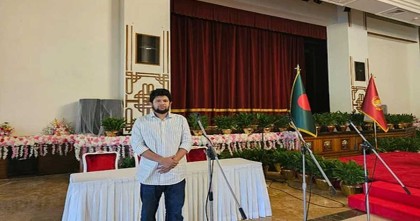 শেখ পরিবারের বন্দনা বন্ধ করা উচিত: মাহফুজ আলম