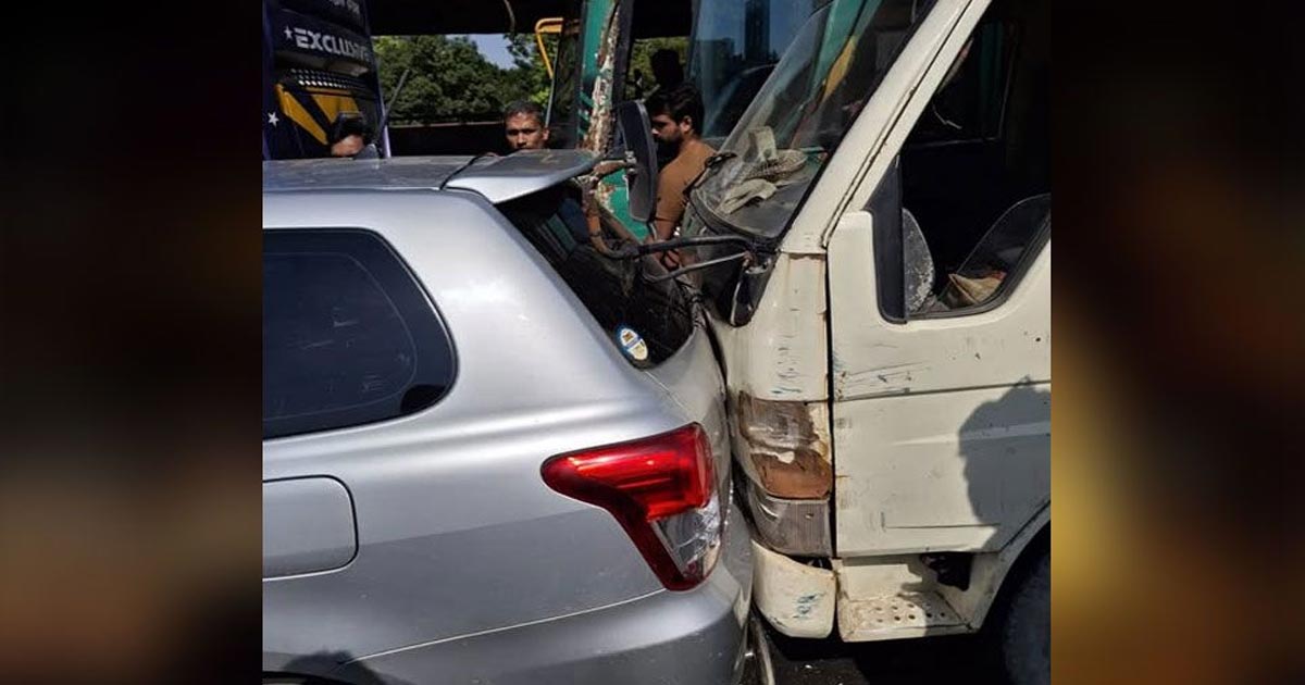হাসনাত-সারজিসের গাড়িতে আবারও ট্রাকের ধাক্কা