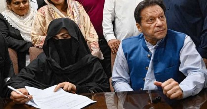 পিটিআইয়ের বিক্ষোভের পর ইমরান-বুশরার বিরুদ্ধে ৮ মামলা