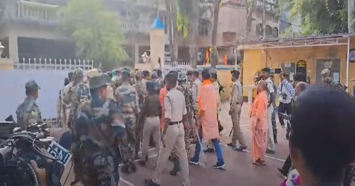 আগরতলায় বাংলাদেশি দূতাবাসে হামলা করেছে উগ্র হিন্দুত্ববাদীরা!