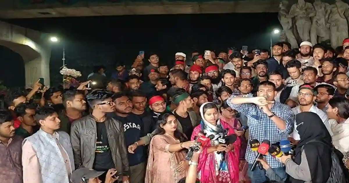 বাংলাদেশের সহকারী হাইকমিশনে হামলার প্রতিবাদে ঢাবিতে বিক্ষোভ