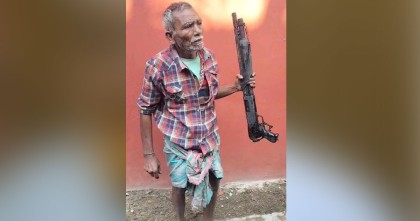 ড্রেনে পড়ে ছিল থানার অস্ত্র: উদ্ধার করল ক্লিনার
