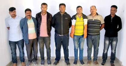 সিরাজগঞ্জে পুলিশ পরিচয়ে ডাকাতির প্রস্তুতি: মাইক্রোবাসসহ আটক ৭