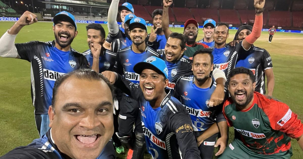 বৈষম্যবিরোধী আন্দোলনে শহীদদের শিরোপা উৎসর্গ করল রংপুর রাইডার্স