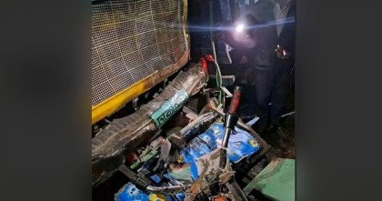 গাজীপুরে ট্রাক ও কাভার্ডভ্যানের চাপায় অটোরিকশার ৪ যাত্রী নিহত