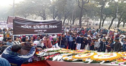 সর্বস্তরের জনতার ঢল বুদ্ধিজীবী স্মৃতিসৌধে