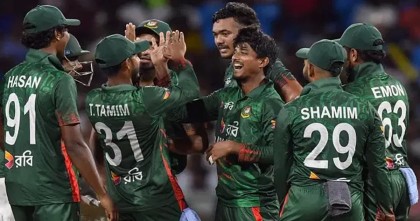বোলারদের তান্ডবে উইন্ডিজকে ২৭ রানে হারিয়ে সিরিজ নিশ্চিত করল টাইগাররা 