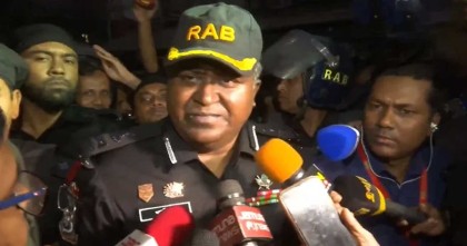 কেরাণীগঞ্জে রূপালী ব্যাংকে ঢুকে পড়া তিন ডাকাতের আত্মসমর্পণ