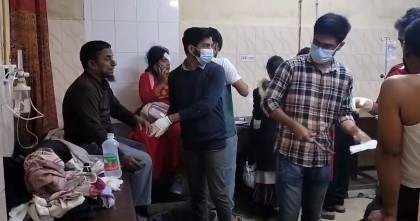 খাগড়াছড়িতে পর্যটকবাহী বাস উল্টে আহত ১৫