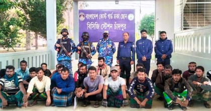 চাঁদপুরে অবৈধভাবে বালু তোলায় ১০ বাল্কহেড ও ড্রেজারসহ ৩৮ জন আটক