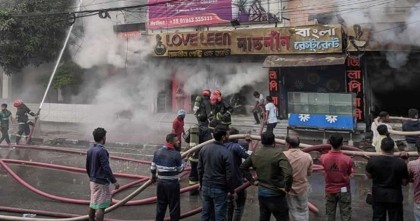 উত্তরায় রেস্তোরাঁতে আগুন, নিয়ন্ত্রণে ফায়ার সার্ভিসের ৯ ইউনিট
