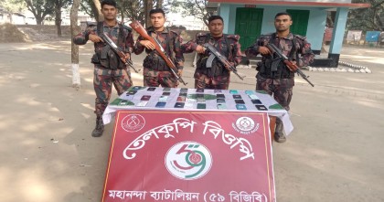 সীমান্তে মালিকবিহীন ৩১টি ভারতীয় মোবাইল ফোন উদ্বার