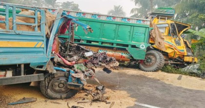 বাগেরহাটে দুই ট্রাকের সংঘর্ষে চালক নিহত