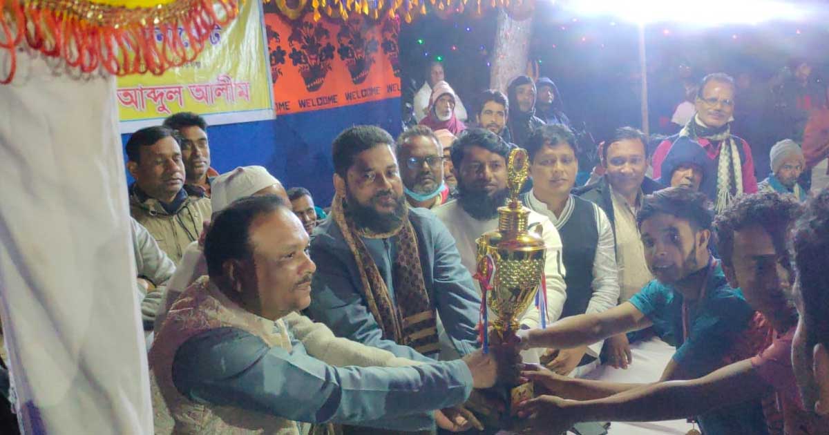 মানিকগঞ্জের হরিরামপুরে ব্যাটমিন্টন ফাইনালের পুরস্কার বিতরণ