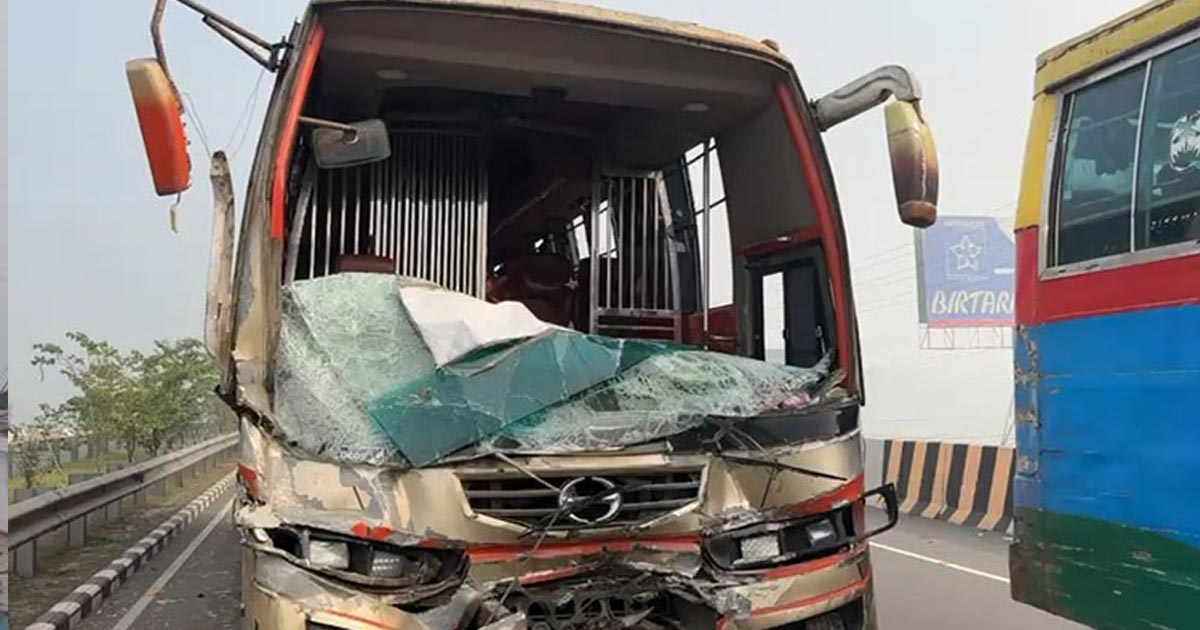 ঘন কুয়াশায় ঢাকা-মাওয়া এক্সপ্রেসওয়েতে একাধিক যানবাহনের সংঘর্ষ: নিহত ১, আহত ১৫