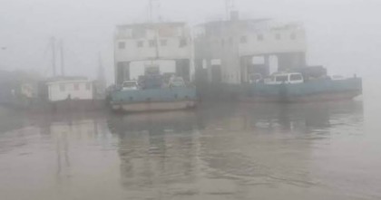 পাটুরিয়া-দৌলতদিয়া নৌরুটে ফেরি চলাচল বন্ধ