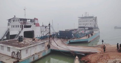 পাটুরিয়া-দৌলতদিয়া নৌরুটে ফেরি চলাচল স্বাভাবিক
