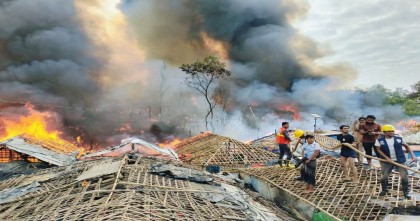 উখিয়া রোহিঙ্গা ক্যাম্পে আগুন: নিয়ন্ত্রণে কাজ করছে ফায়ার সার্ভিস