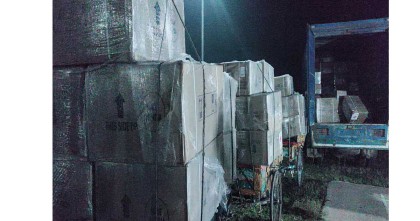 সিরাজগঞ্জের বেলকুচিতে ক্যাভার্ডভ্যান ভর্তি ভারতীয় সুতা উদ্ধার