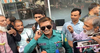 জাতীয় প্রেসক্লাব চত্বরে সাংবাদিকদের সঙ্গে পুলিশের অসদাচরণ  