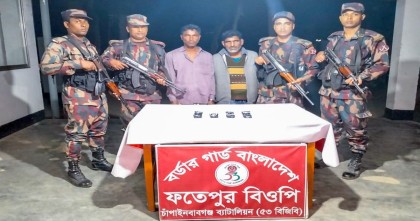 চাঁপাইনবাবগঞ্জ সীমান্তে ভারতীয় ইয়াবা সহ আটক ২ 
