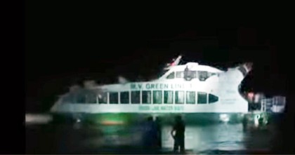 ৭১ যাত্রী নিয়ে মাঝ সমুদ্রে বিকল সেন্টমার্টিন ফেরত জাহাজ