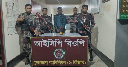 দর্শনা চেকপোস্টে ভারতীয় মদসহ ভুয়া পুলিশ আটক