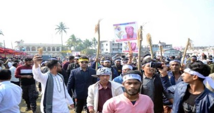 কুষ্টিয়ায় বিএনপির সমাবেশে দুইপক্ষের হট্টগোল, মঞ্চের মাইকে কথা বলে বিপাকে ওসি