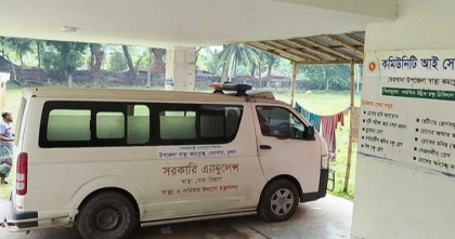 খুলনার তেরখাদা স্বাস্থ্য কমপ্লেক্সে টায়ারের সমস্যায় বন্ধ এ্যাম্বুলেন্স, দুর্ভোগের শিকার রোগীরা