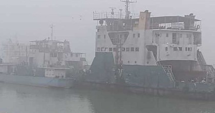 ঘন কুয়াশায় পাটুরিয়া-দৌলতদিয়া নৌপথে ফেরি চলাচল বন্ধ  