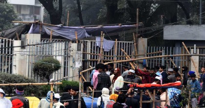 বিপিএলের টিকিট না পেয়ে কাউন্টার ভাঙচুর, অগ্নিসংযোগ