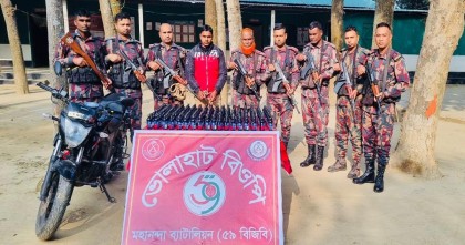 বিজিবির অভিযানে ভারতীয় ফেন্সিডিল ও মোটরসাইকেলসহ আটক ১