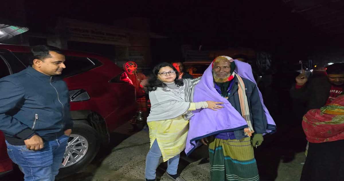 গভীর রাতে শীতার্ত মানুষের পাশে শীতবস্ত্র নিয়ে হাজির ইউএনও