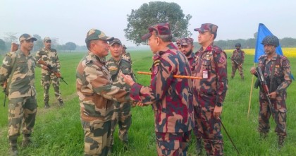 বিএসএফ কর্তৃক কাঁটাতারের বেড়া নির্মানে বিজিবির বাঁধা: চাঁপাইনবাবগঞ্জ সীমান্তে উত্তেজনা