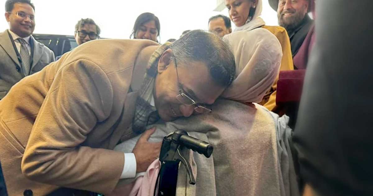 দীর্ঘ ৭ বছর পর মা-ছেলের দেখা