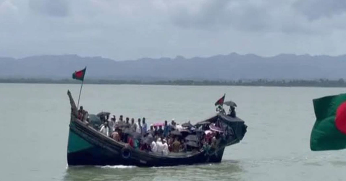 টেকনাফ থেকে সেন্টমার্টিন নৌ রুটে যাত্রীবাহী ট্রলার চলাচল শুরু