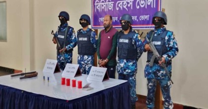 ভোলায় বিপুল পরিমাণ অস্ত্রসহ স্কুল শিক্ষক আটক