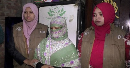 লক্ষ্মীপুরে বিদেশি পিস্তলসহ গৃহবধূ আটক