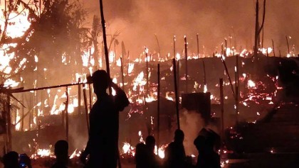 রোহিঙ্গা ক্যাম্পে আগুনে পুড়ল শতাধিক বসতঘর-স্থাপনা, শিশুর মৃত্যু