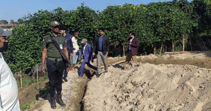 চকরিয়ার মাতামুহুরি নদীতে অবাধে চলছে বালু উত্তোলন