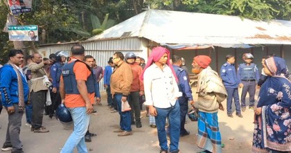 ফরিদপুরের নগরকান্দায় দুই গ্রামবাসীর মধ্যে সংঘর্ষে ওসিসহ ৬ পুলিশ আহত  