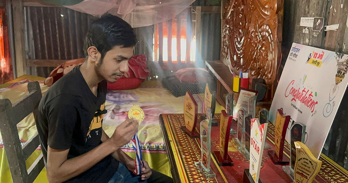 ভাতের হোটেলে কাজ করেও ঢাকা মেডিকেল চান্স পেলেন আল আমিন 