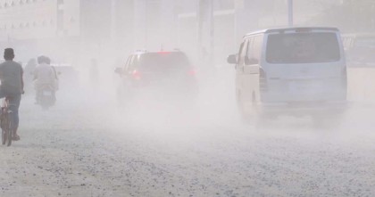 বিশ্বের দূষিত শহরের শীর্ষে আজ ঢাকা