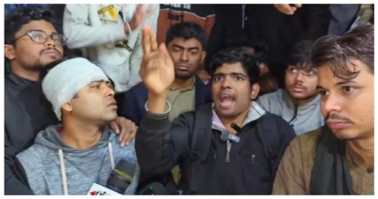 ঢাবির প্রো-ভিসির বিচার ও বিশ্ববিদ্যালয় ঘোষণার দাবিতে ঢাকা অবরোধ করবে সাত কলেজের শিক্ষার্থীরা